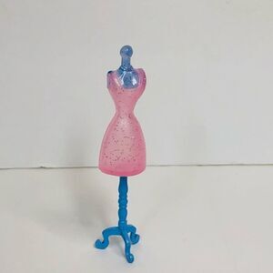doll house furniture pink and blue mannequin stand dress maker polly pocket